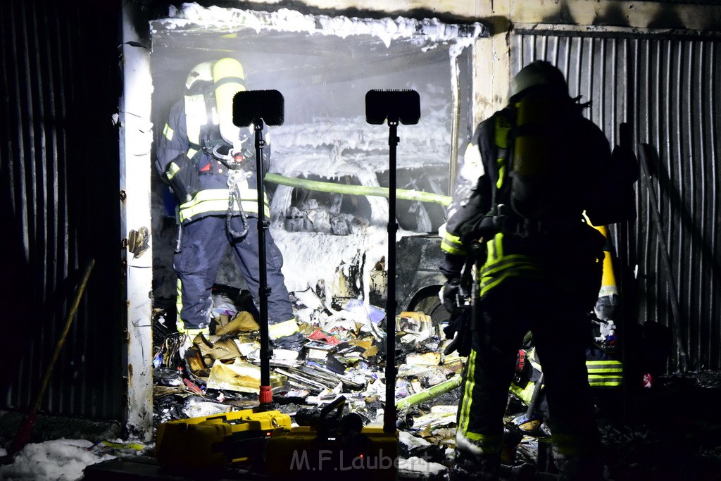 Feuer Hinterhof Garagen Koeln Hoehenberg Olpenerstr P123.JPG - Miklos Laubert